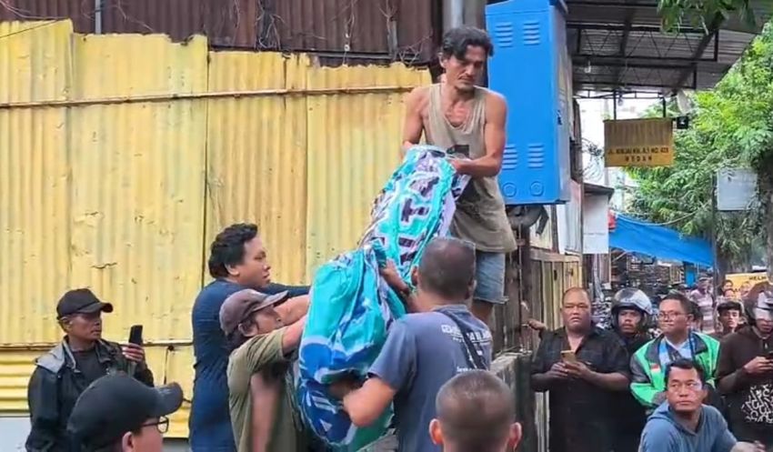 Mayat Mr X Mulai Membusuk Ditemukan di Lahan Kosong