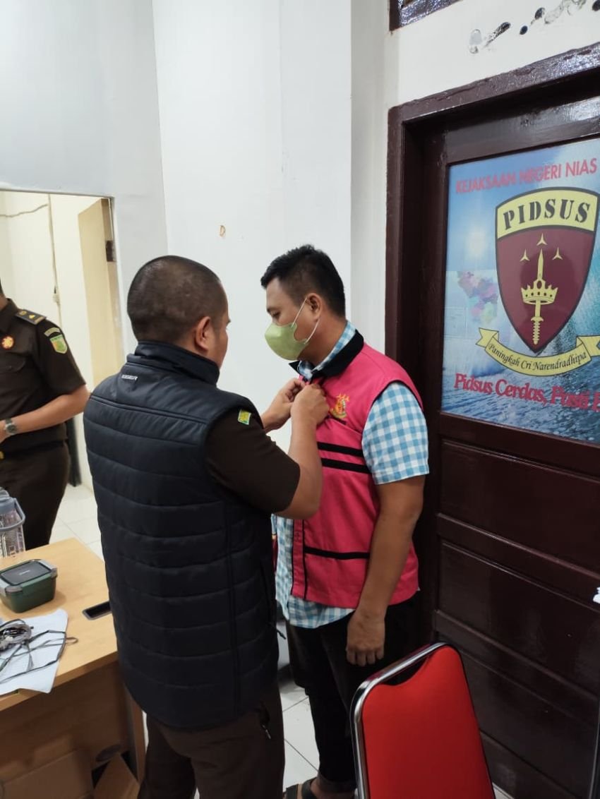 Susul Kadesnya, Kaur Keuangan Desa Hilimaniomolo Ditahan Kejari Nisel