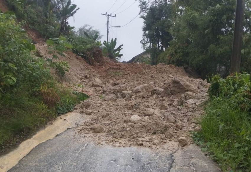 Curah Hujan Tinggi, Badan Jalan Tertutup Longsor di Biru-biru dan Namorambe