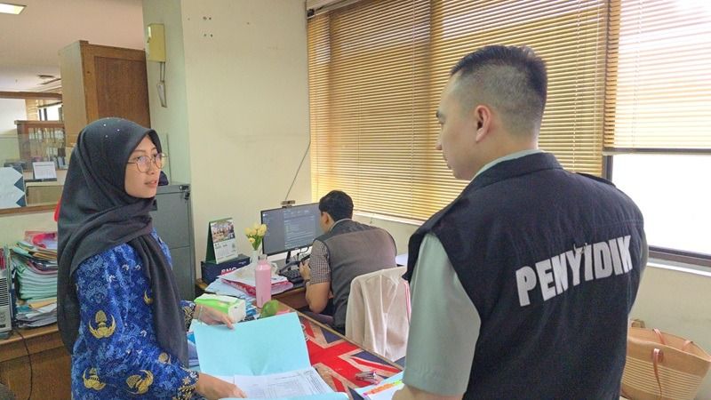 Pengusutan Proyek Mesin Jahit, Kejari Geledah Ruang Kerja di Kantor Walkot Jaktim