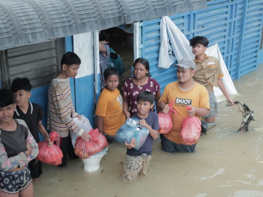 Pemko Medan Salurkan Bantuan Makanan bagi Pengungsi Banjir