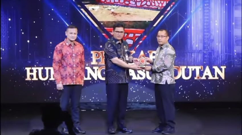 Pemkab Humbahas Raih Penghargaan Tertinggi Kategori Publikasi Aswacita Daerah Teraktif di RRI Award 2025