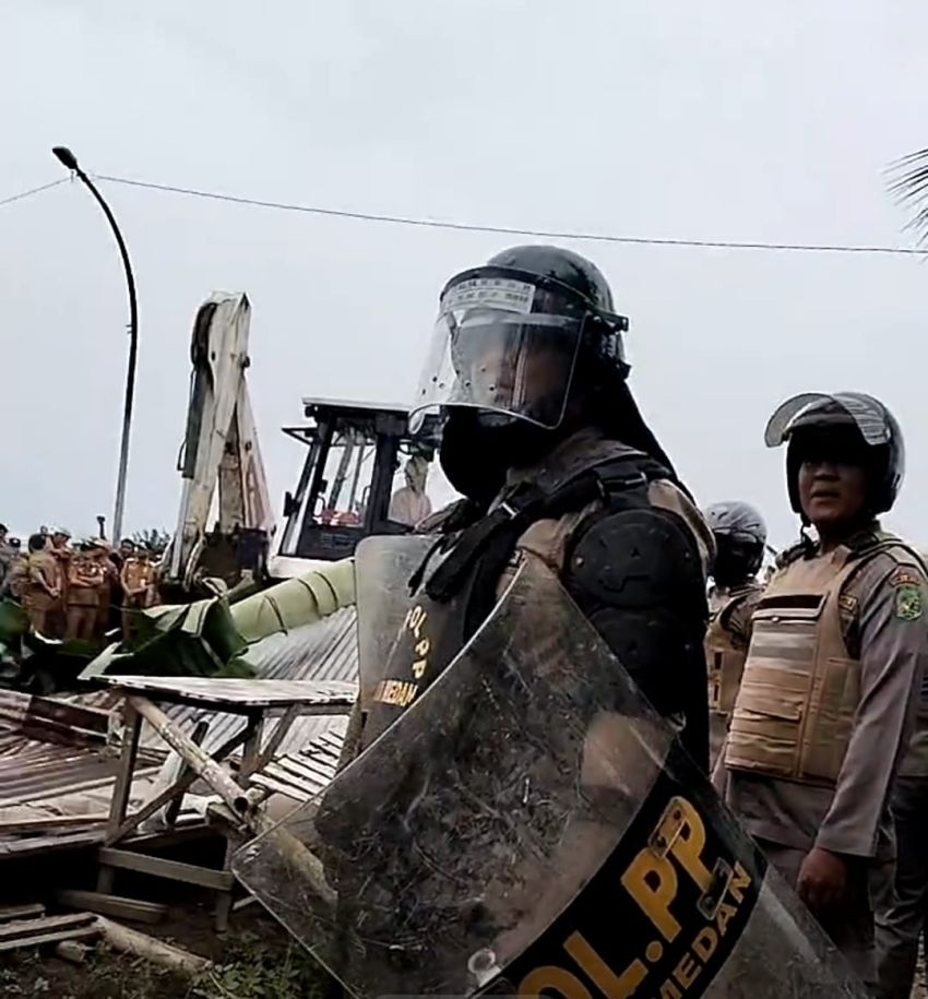 Berlangsung Tegang, Pemko Medan Tertibklan Bangunan di Lahan Negara Jalan Flamboyan Medan Tuntungan