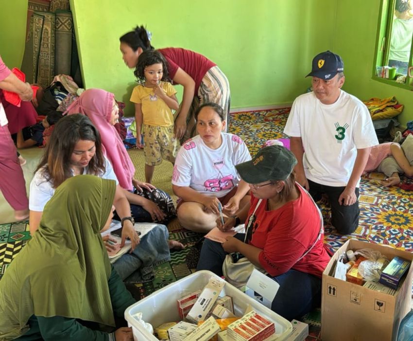 Dinkes Sergai Cek Kesehatan Warga Terdampak Banjir di Posko Pengungsian