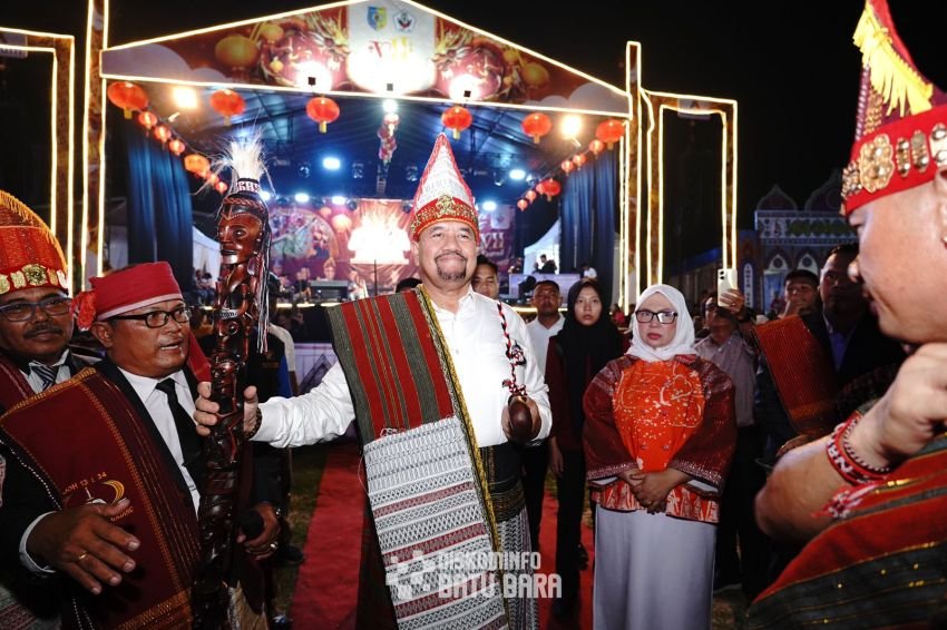 Bupati Batubara Terima Tongkat Panaluan