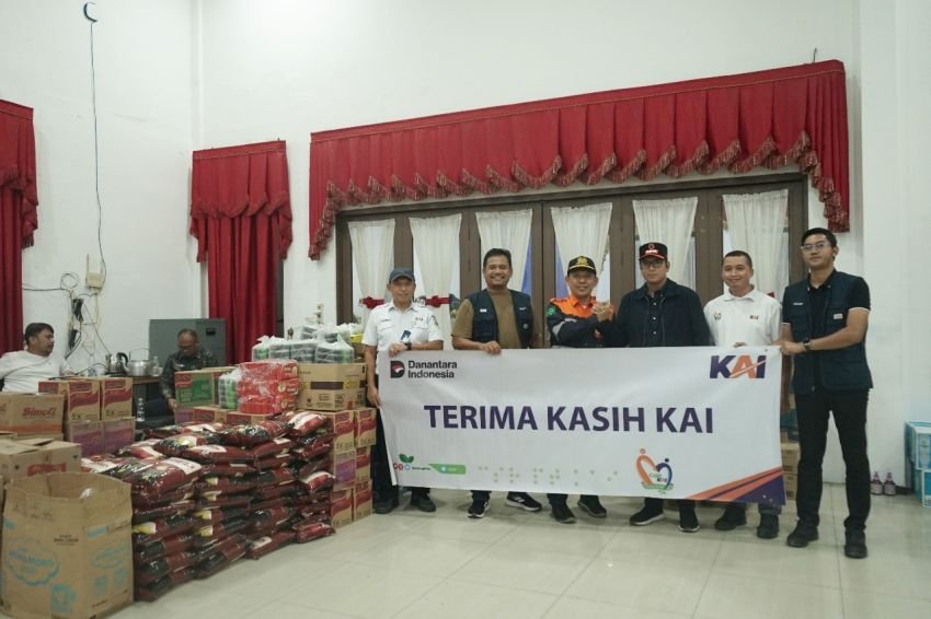 KAI Salurkan Bantuan CSR kepada Korban Banjir di Sumut dan Aceh