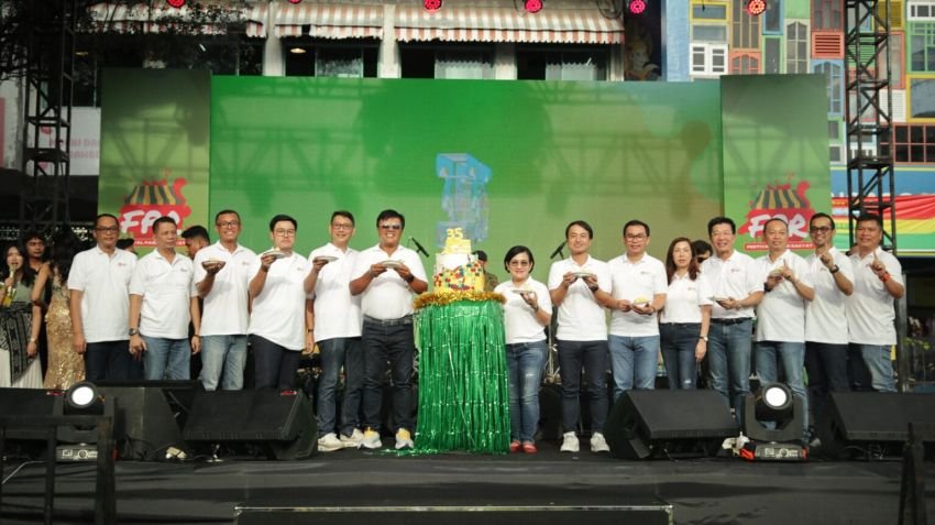 Adira Bersih-bersih Pasar dan FPR di Pusat Pasar Medan