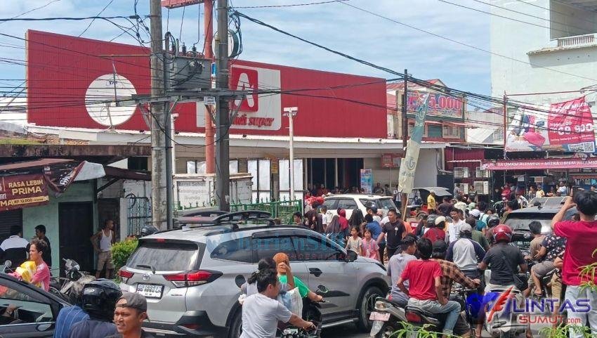 Supermarket dan Gudang Bulog Dijarah Warga di Sibolga dan Tapteng