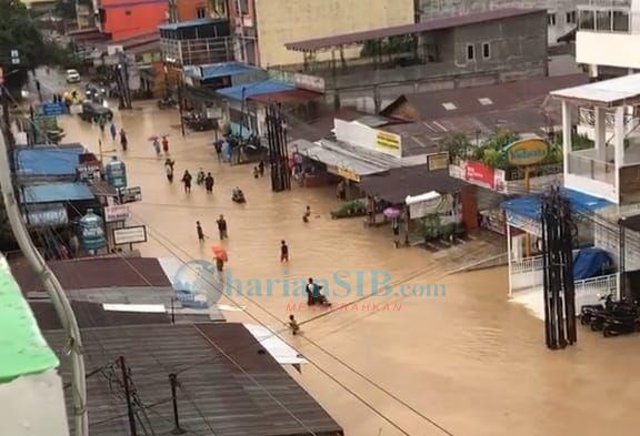 Hujan Lebat Sebabkan Banjir di Medan, Ribuan Rumah Terendam dan Warga Dievakuasi
