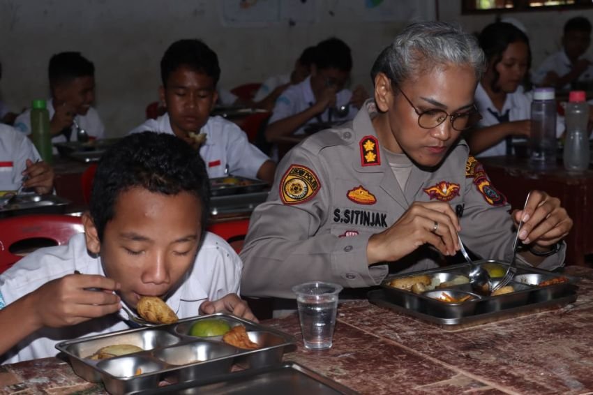 Kapolres Pematangsiantar Tinjau Program Makanan Bergizi Gratis di SMP Negeri 1