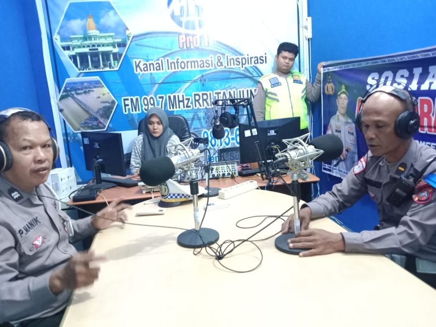 Sat Lantas Polres Tanjungbalai Sosialisasi Tertib Lalulintas Melalui Siaran Radio