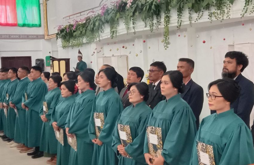 Pesta Seksi Bapa GKPS Kongsilaita Penuh Sukacita Diwarnai Penabalan 21 Sintua