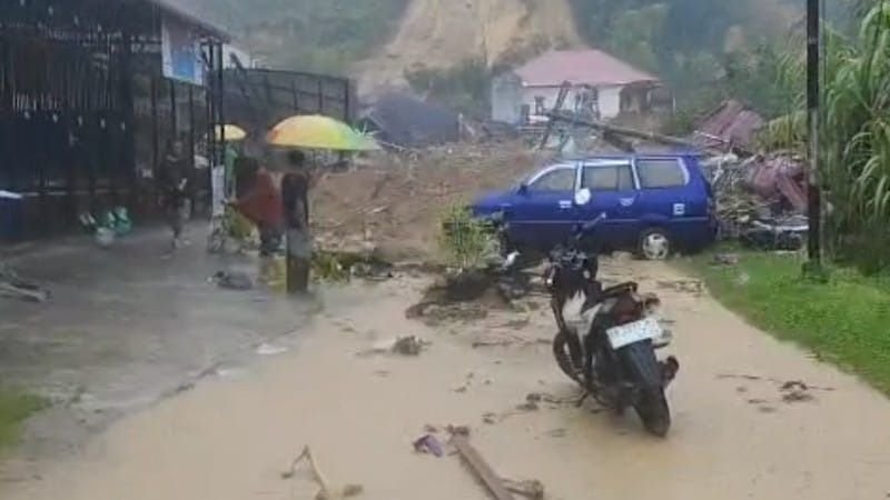 Longsor dan Banjir di Tapteng Tewaskan 4 Orang, 1.952 KK Terdampak