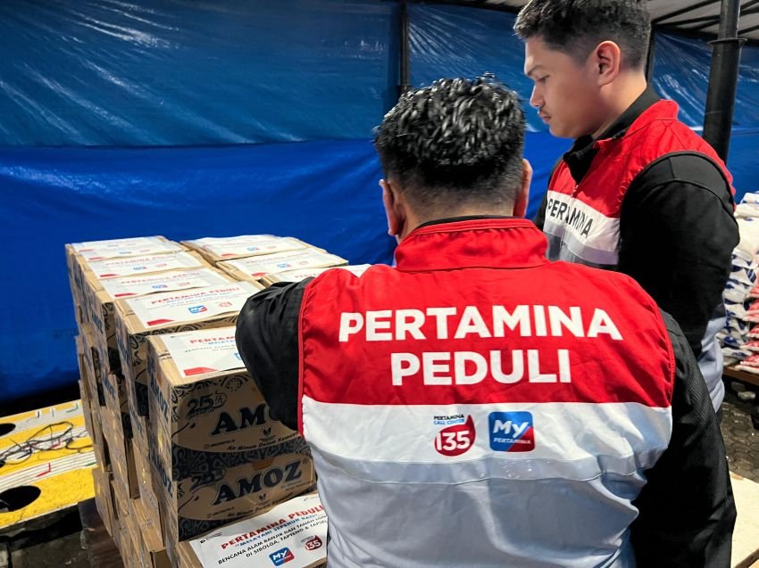Pertamina Patra Niaga Sumbagut Salurkan Bantuan untuk Warga Terdampak Banjir dan Longsor di Sibolga dan Tapanuli