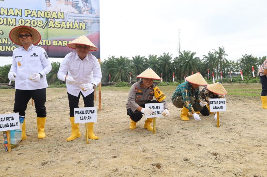 Dukung Ketahanan Pangan, Wakapolres Tanjungbalai Hadiri Gerakan Tanam Padi Kodim Asahan