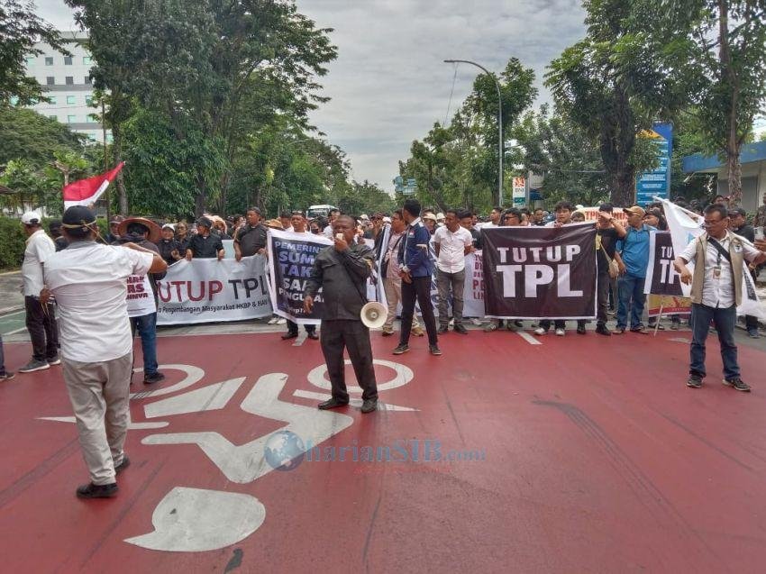 Aksi Unjuk Rasa Tuntut Penutupan TPL Dihadiri Sejumlah Tokoh