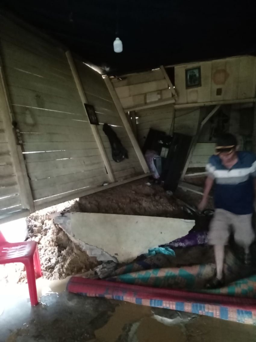 Tanah Longsor Rusak 2 Rumah Semi Permanen di Jalan Pemancar TVRI Sibolga Utara