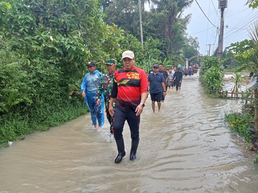 Wakil Bupati Bupati Batubara Tinjau Banjir di Desa Kuala Gunung