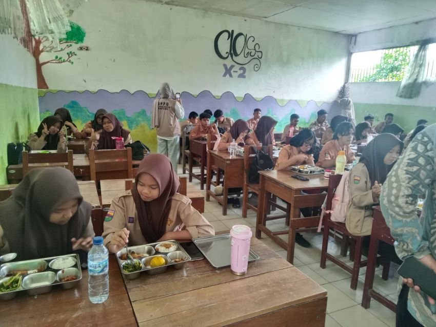SMAN 5 Pematangsiantar Mulai Nikmati Program Makan Bergizi Gratis