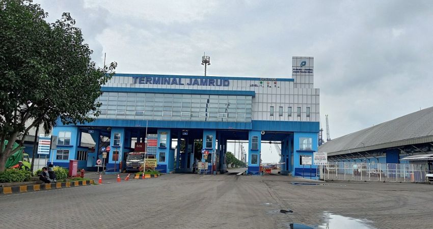 Pelabuhan Tanjung Perak Ditutup Usai Cengkeh Terpapar Cesium Tiba