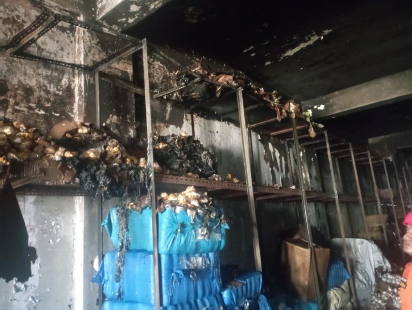 Gudang Tekstil di Kesawan Tebakar