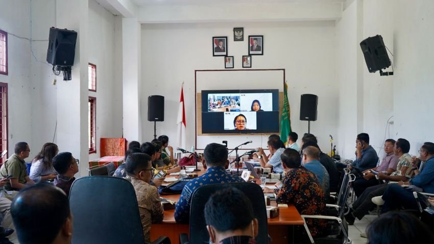 Pemkab Toba dan KPK Gelar Rapat Koordinasi Pemantauan dan Evaluasi IPKD–MCSP 2025
