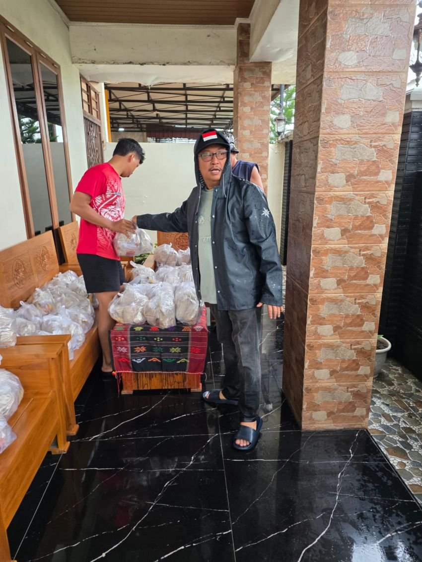 Peduli Korban Banjir di Tebingtinggi, Delpin Barus Buka Dapur Umum dan Salurkan Makanan Siap Saji