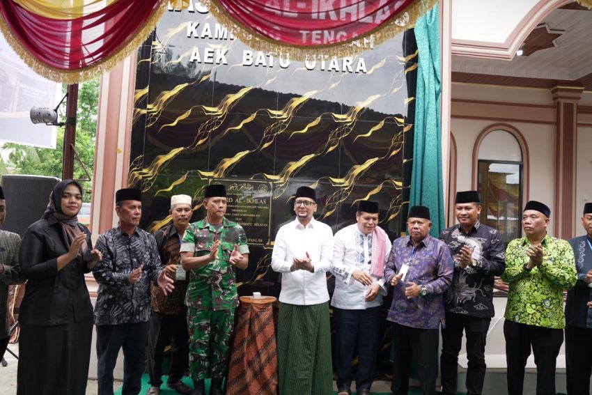 Bupati Labusel Resmikan Masjid Al-Ikhlas Aek Batu Utara Torgamba