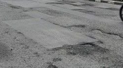 Jalan Dr Mansyur Medan Berlubang, Pengendara Keluhkan Bahaya dan Lambannya Perbaikan