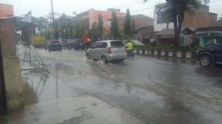 Luapan Sungai Kualanamu Genangi Jalinsum, Arus Lalin Lubukpakam Terganggu