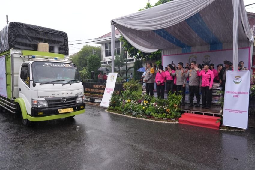 Polda Sumut dan Kemala Bhayangkari Bantu Korban Bencana