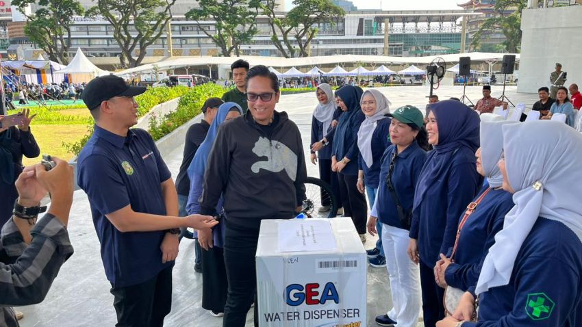 Peringati HKN ke-61, Dinkes Medan Gelar Cek Kesehatan Gratis dan Donor Darah Kader Posyandu