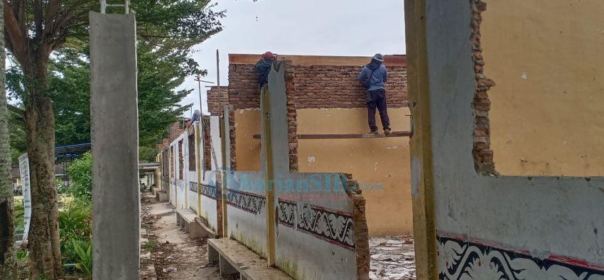 Rehabilitasi Ruangan Kelas SMPN 1 Jorlanghataran Dilanjutkan