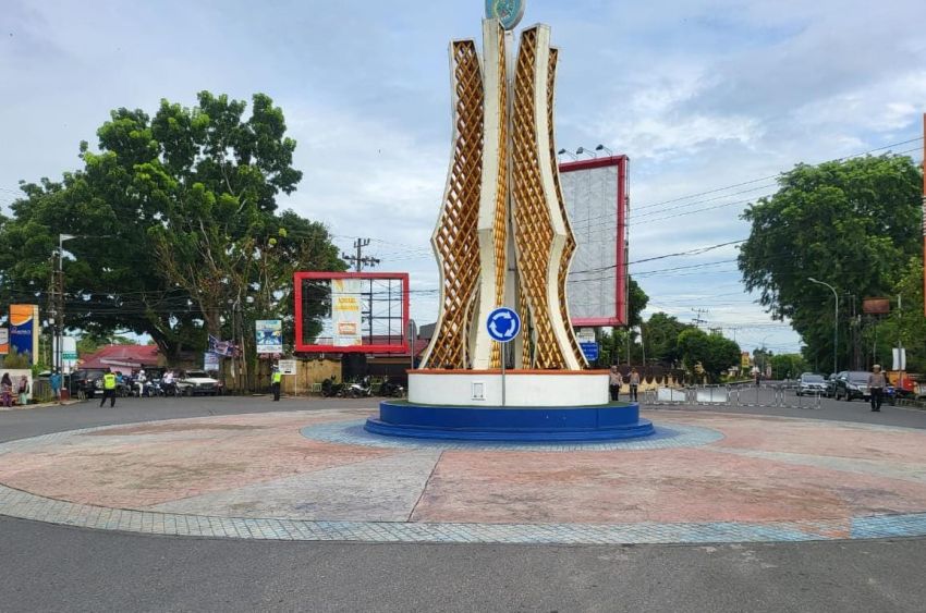 Polisi Lalulintas dan Pengendara Hening Cipta 60 Detik Peringati Hari Pahlawan di Wilayah Polres Labuhanbatu