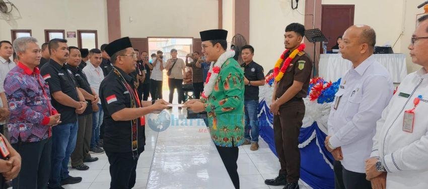 Pdt Penrad Siagian Kukuhkan Pengurus FPDKN Periode 2025–2030 di Gunungsitoli, Dihadiri 350 Perangkat Desa