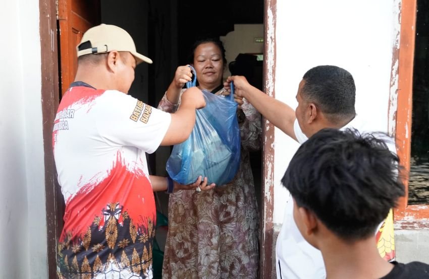 Gerindra Batubara Bagikan 3.000 Nasi Bungkus ke Warga Terdampak Banjir