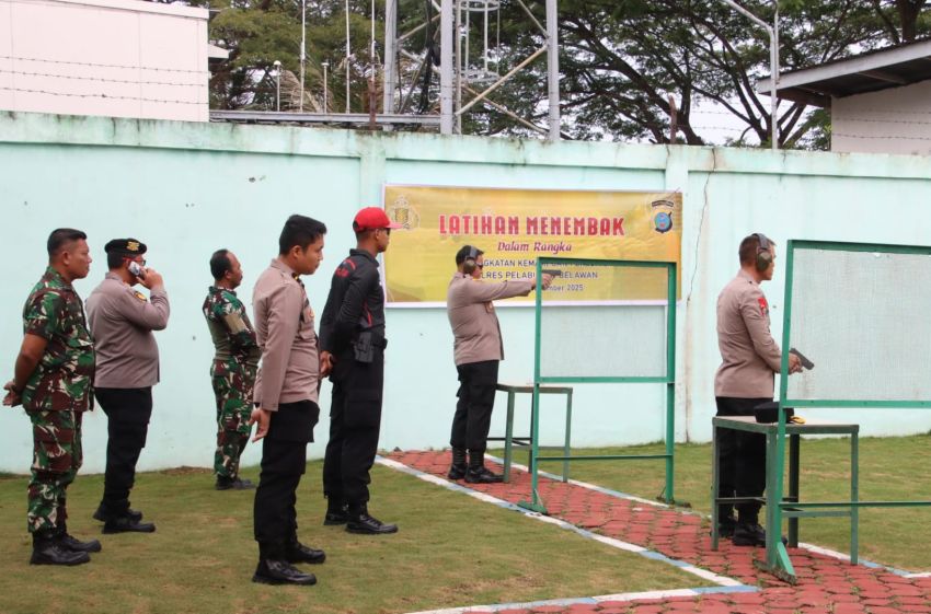 Tingkatkan Kemampuan, Personel Polres Belawan Latihan Menembak