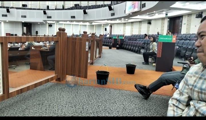 Gedung DPRD Sumut Bocor, Sidang Paripurna Terganggu