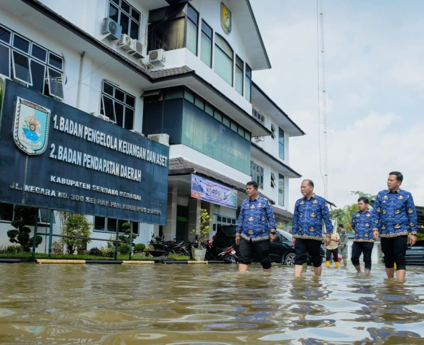 Wabup Sergai Tinjau Kantor Pemerintahan Terendam Banjir, Layanan Publik Diminta Tetap Berjalan