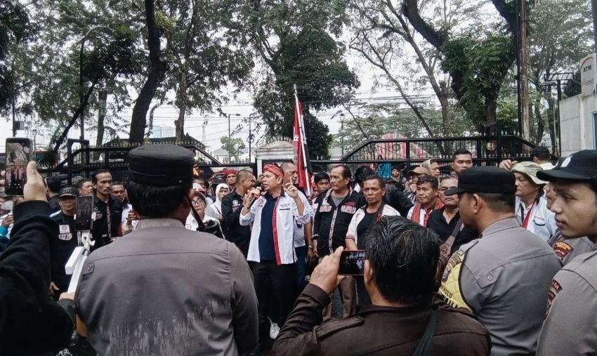 Massa AMSB Peduli Bencana "Geruduk" DPRD SU Tuntut Pemerintah Tetapkan Bencana Nasional