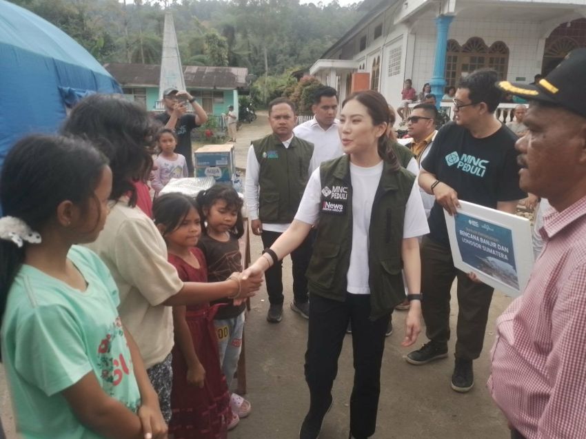 Angela Tanoesoedibjo, JTP Hutabarat dan Dona Siagian Susuri Daerah Terisolir untuk Serahkan Bantuan Partai Perindo