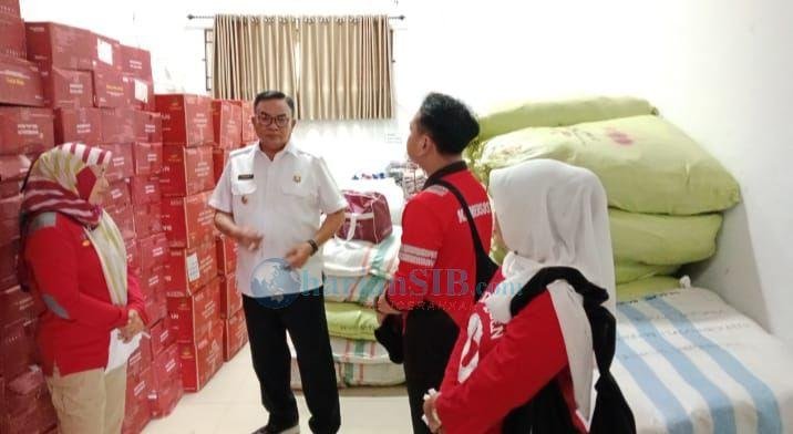 Pantau Stok Bantuan, Salim Fakhry Pastikan Pemkab Agara Maksimalkan Penyaluran Bantuan bagi Korban Banjir