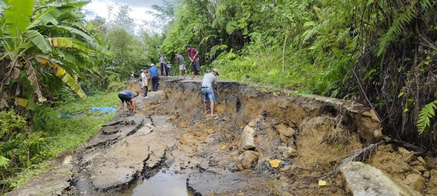 Jalan Penghubung Tiga Kabupaten di Nias Longsor, Aktivitas Warga Terganggu
