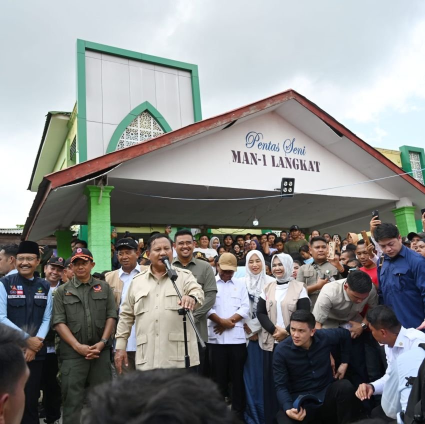 Tinjau Lokasi Pengungsian Langkat, Prabowo Pastikan Terus Pantau Pemulihan Bencana di Sumut