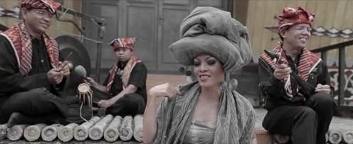 Diva Indonesia Murni Kyrkjebø Surbakti di Oslo: Ubahlah Tangis Bencana Sumut Menjadi Doa Penyejuk Hati