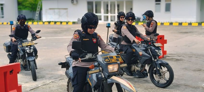 Srikandi Polwan Polres Pematangsiantar Patroli Dialogis di Terminal Tipe A Tanjung Pinggir