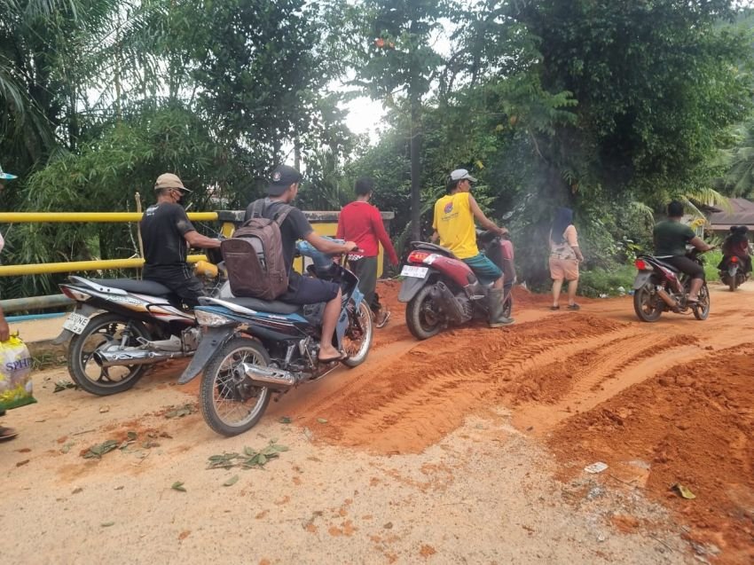 Kolaborasi Polres Tapteng, PT SIB dan GAMKI Berhasil Selesaikan Perbaikan Jembatan Sibolga–Tukka dalam Sehari