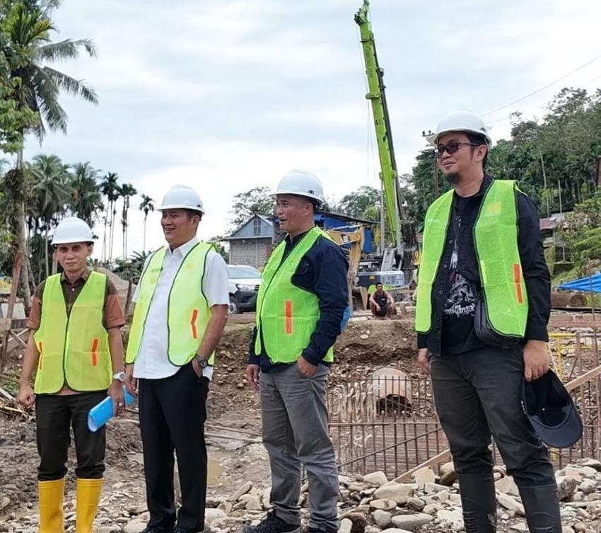 Bupati Nisel Tinjau Pembangunan Empat Jembatan di Susua, Tekankan Kualitas Fisik