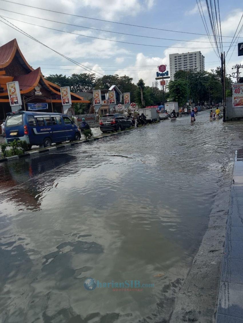 Jalan Dr Mansyur dan Jalan Abdul Hakim Kembali Banjir, Warga Keluhkan Drainase