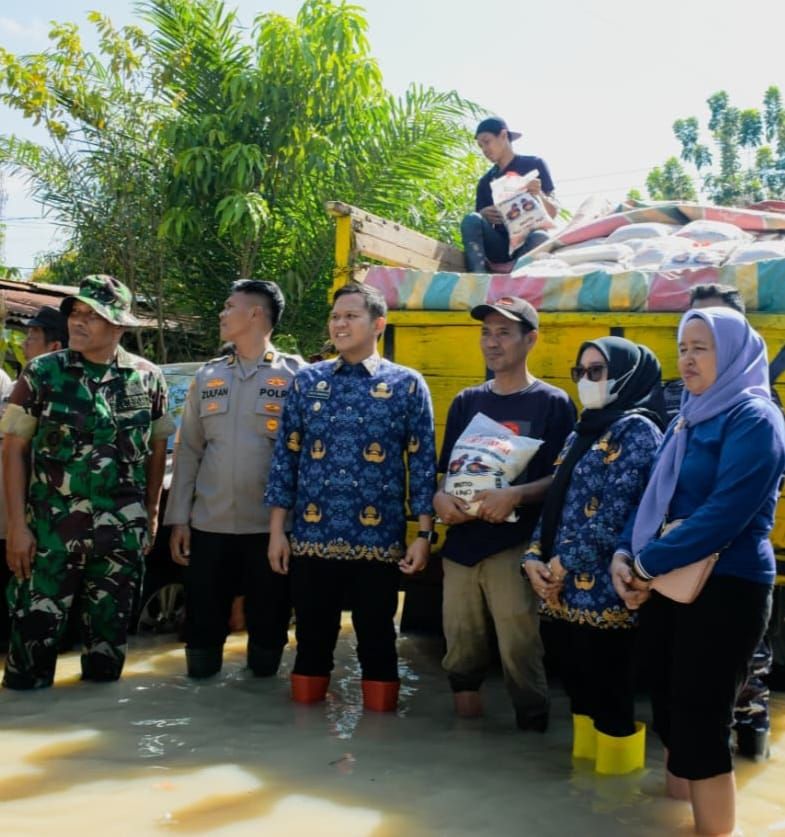 Wabup Sergai Tinjau Banjir di Tanjungberingin, Salurkan Bantuan 8,5 Ton Beras